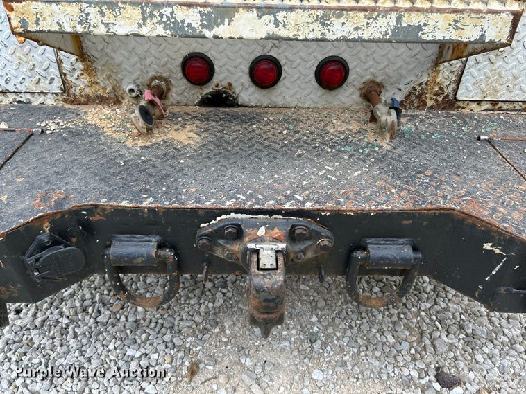 image for item OK9614 2002 Freightliner FL70  utility / service truck