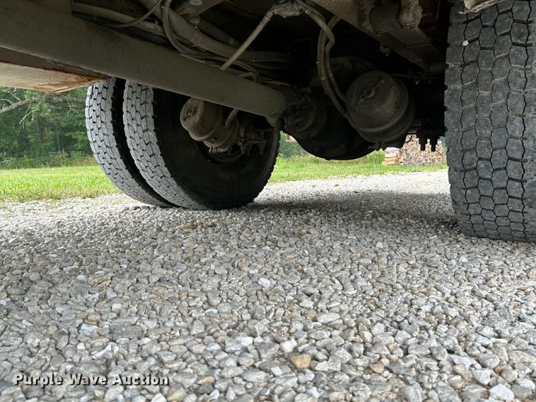 image for item OK9614 2002 Freightliner FL70  utility / service truck