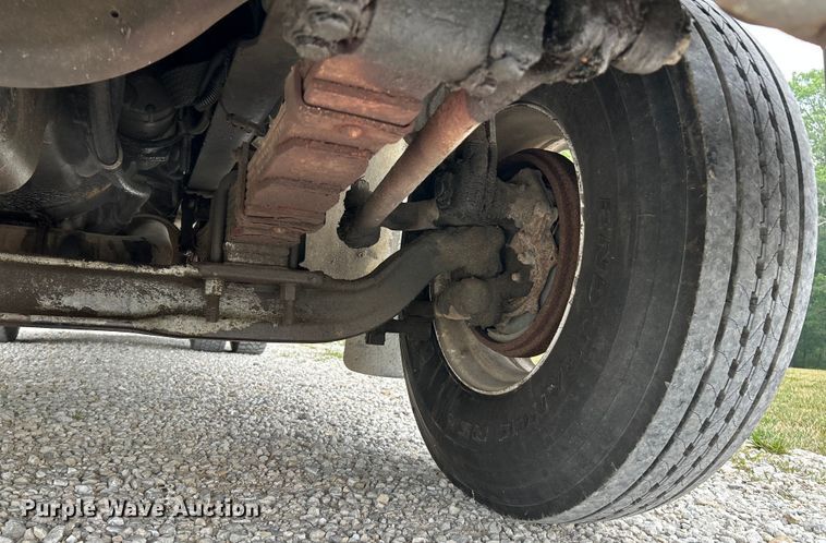 image for item OK9614 2002 Freightliner FL70  utility / service truck