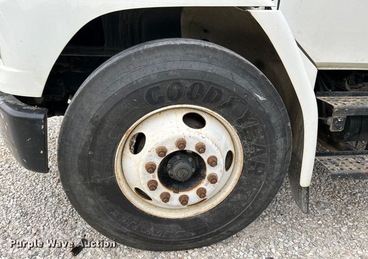 image for item OK9614 2002 Freightliner FL70  utility / service truck