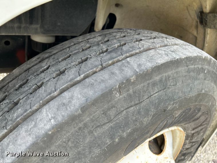 image for item OK9614 2002 Freightliner FL70  utility / service truck