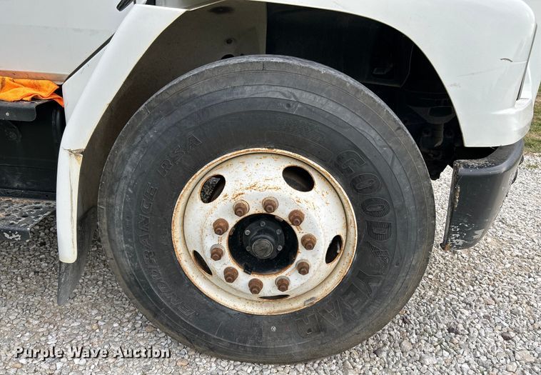 image for item OK9614 2002 Freightliner FL70  utility / service truck