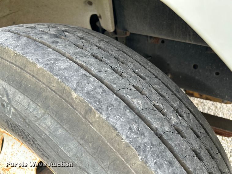 image for item OK9614 2002 Freightliner FL70  utility / service truck