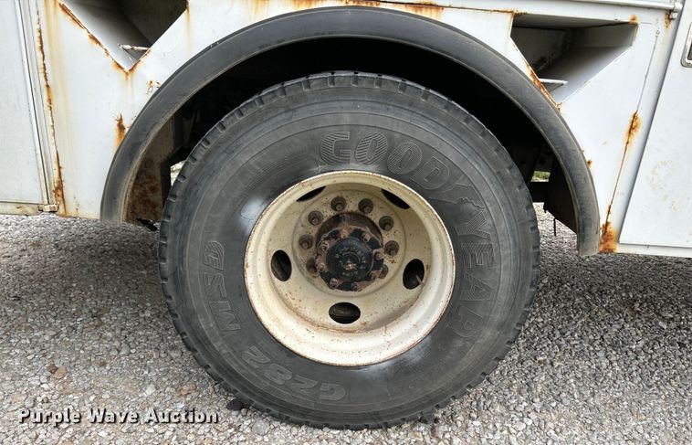 image for item OK9614 2002 Freightliner FL70  utility / service truck