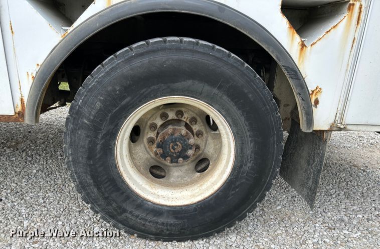 image for item OK9614 2002 Freightliner FL70  utility / service truck