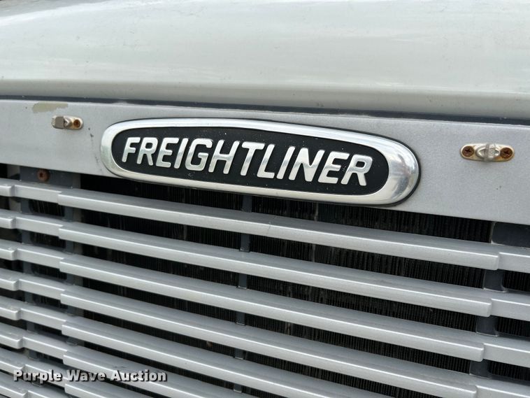 image for item OK9614 2002 Freightliner FL70  utility / service truck
