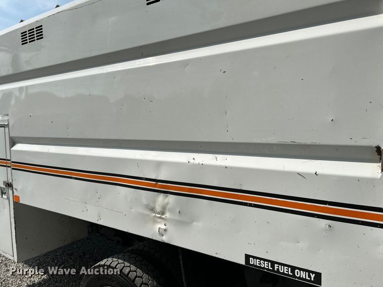 image for item OK9634 2015 Ford F550 Super Duty XL crew cab chipper truck