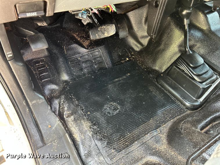 image for item OK9634 2015 Ford F550 Super Duty XL crew cab chipper truck