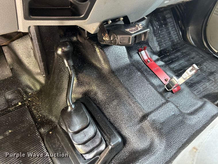 image for item OK9634 2015 Ford F550 Super Duty XL crew cab chipper truck