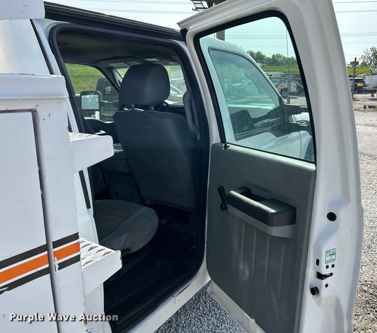 image for item OK9634 2015 Ford F550 Super Duty XL crew cab chipper truck