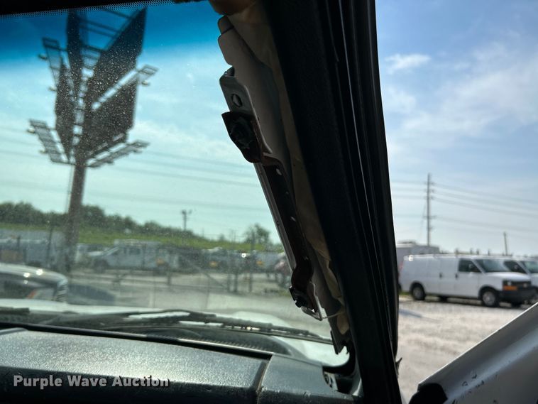 image for item OK9634 2015 Ford F550 Super Duty XL crew cab chipper truck