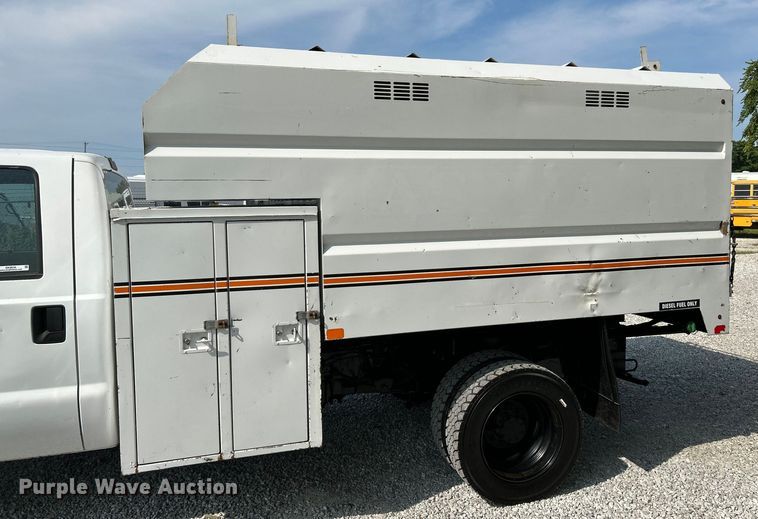 image for item OK9634 2015 Ford F550 Super Duty XL crew cab chipper truck