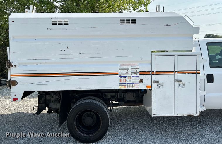 image for item OK9634 2015 Ford F550 Super Duty XL crew cab chipper truck