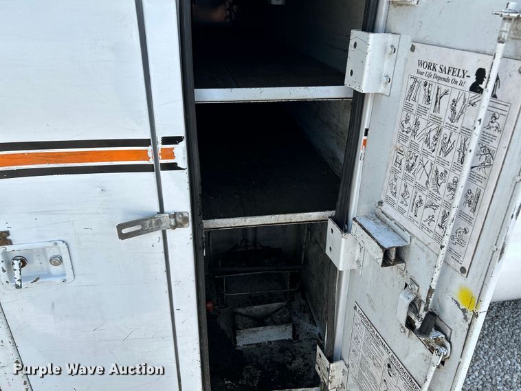 image for item OK9634 2015 Ford F550 Super Duty XL crew cab chipper truck