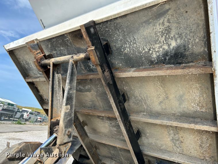 image for item OK9634 2015 Ford F550 Super Duty XL crew cab chipper truck