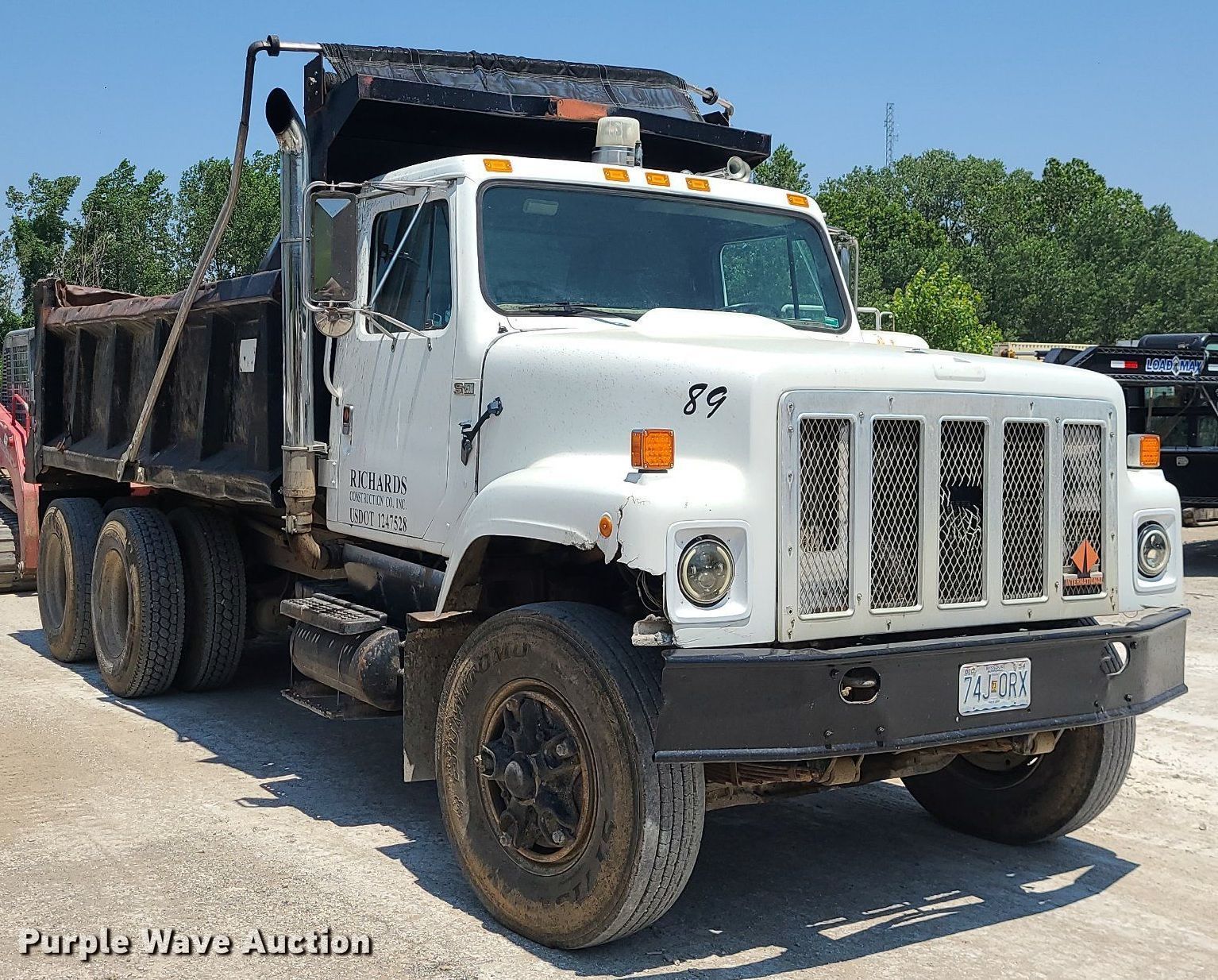1989 International F2554 dump truck in Kansas City, MO