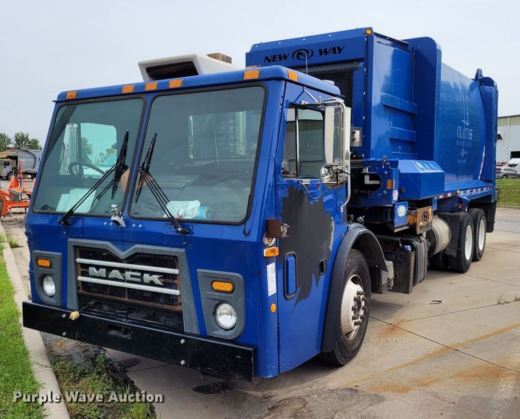 image for item DK1751 2014 Mack LEU613  refuse truck