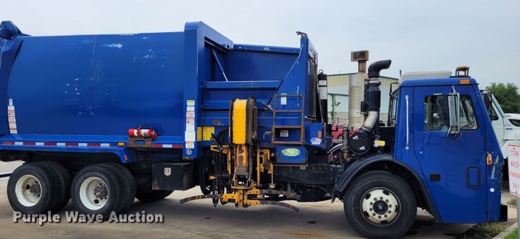 image for item DK1751 2014 Mack LEU613  refuse truck