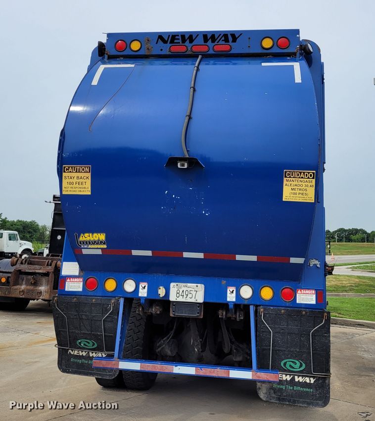 image for item DK1751 2014 Mack LEU613  refuse truck