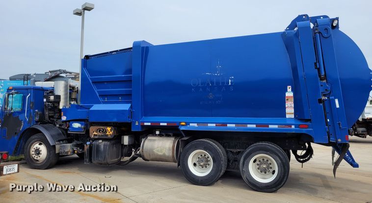 image for item DK1751 2014 Mack LEU613  refuse truck