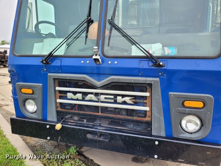 image for item DK1751 2014 Mack LEU613  refuse truck