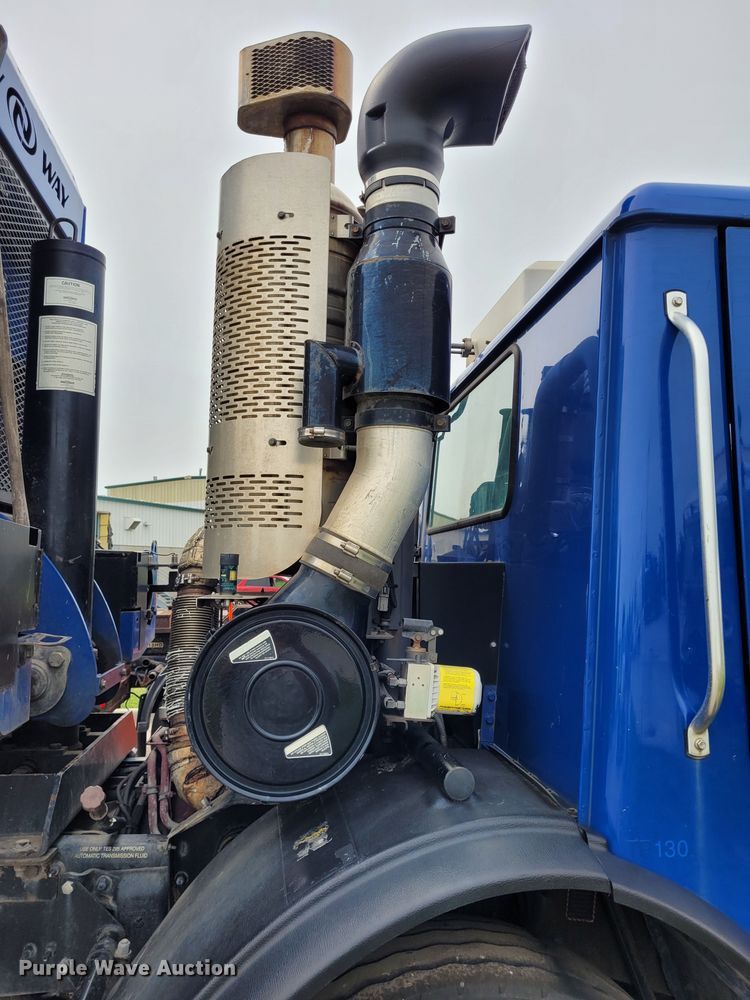 image for item DK1751 2014 Mack LEU613  refuse truck