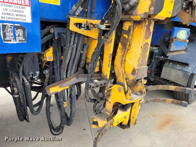 image for item DK1751 2014 Mack LEU613  refuse truck