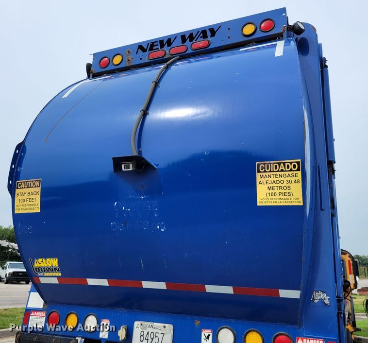 image for item DK1751 2014 Mack LEU613  refuse truck