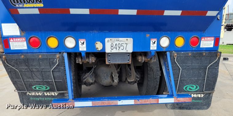 image for item DK1751 2014 Mack LEU613  refuse truck