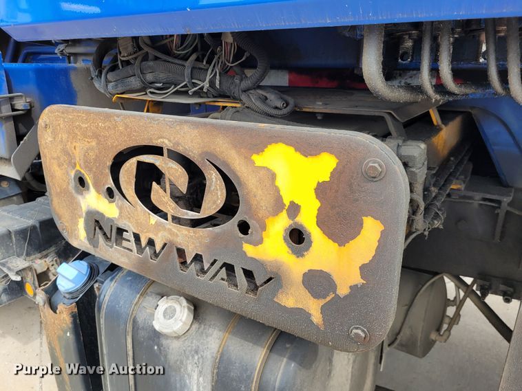 image for item DK1751 2014 Mack LEU613  refuse truck