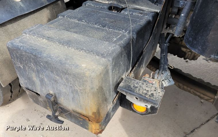 image for item DK1751 2014 Mack LEU613  refuse truck