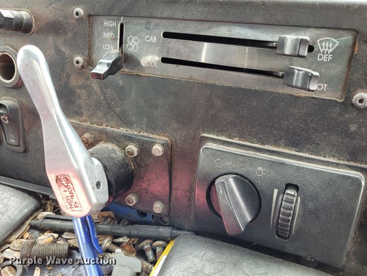 image for item DK1751 2014 Mack LEU613  refuse truck