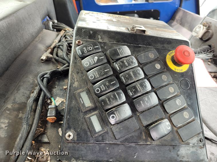 image for item DK1751 2014 Mack LEU613  refuse truck