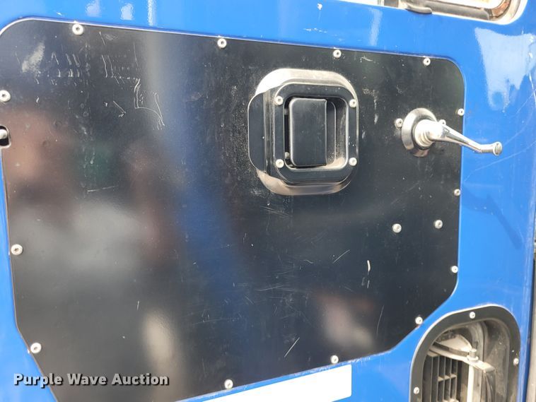 image for item DK1751 2014 Mack LEU613  refuse truck