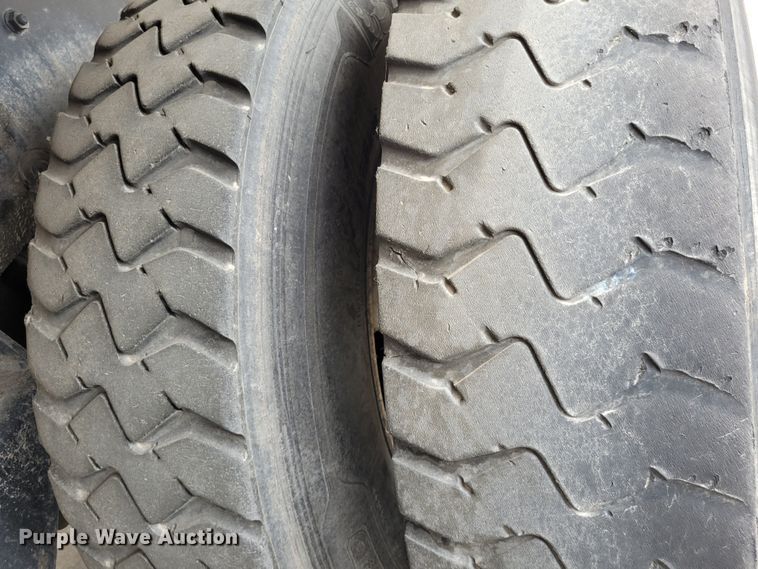 image for item DK1751 2014 Mack LEU613  refuse truck