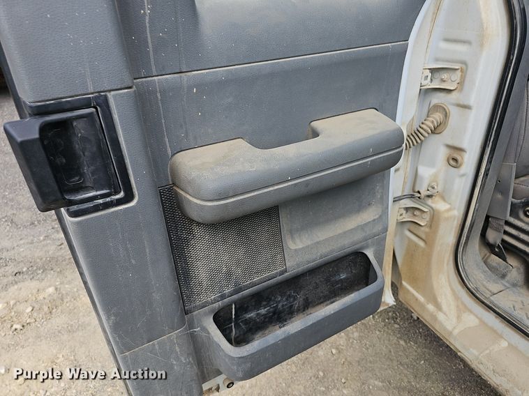 image for item DN8526 2004 Ford F150  SuperCab pickup truck