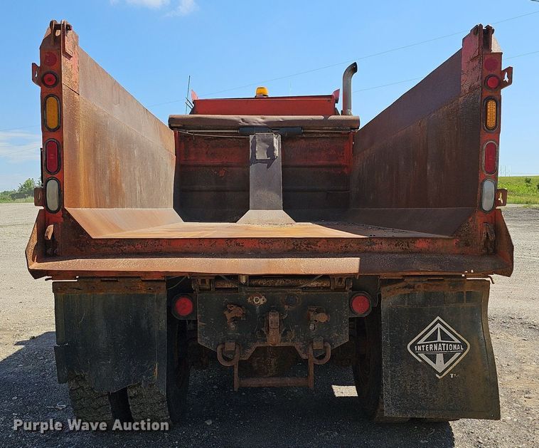 image for item DN8582 2001 Sterling LT7500  dump truck