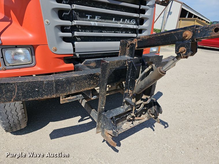 image for item DN8582 2001 Sterling LT7500  dump truck