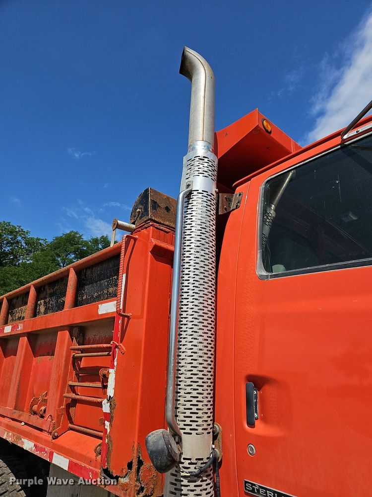 image for item DN8582 2001 Sterling LT7500  dump truck