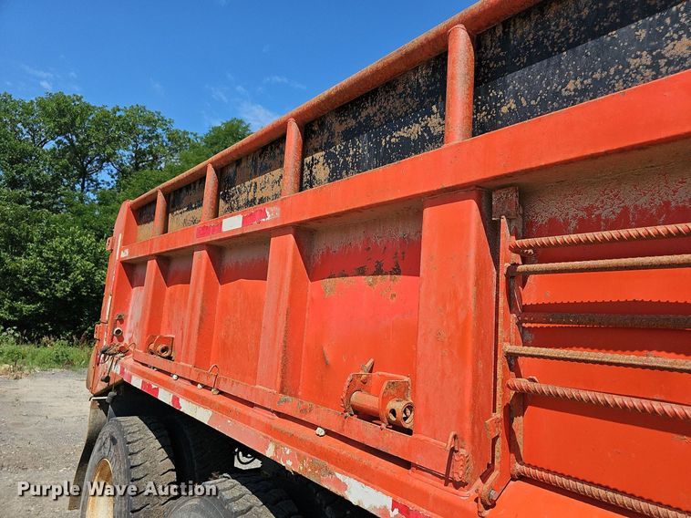 image for item DN8582 2001 Sterling LT7500  dump truck