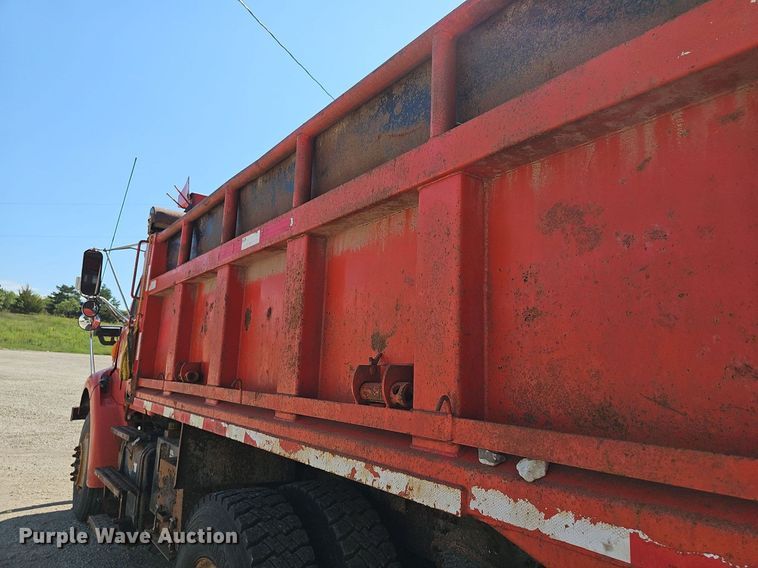 image for item DN8582 2001 Sterling LT7500  dump truck