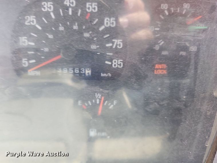 image for item DN8582 2001 Sterling LT7500  dump truck