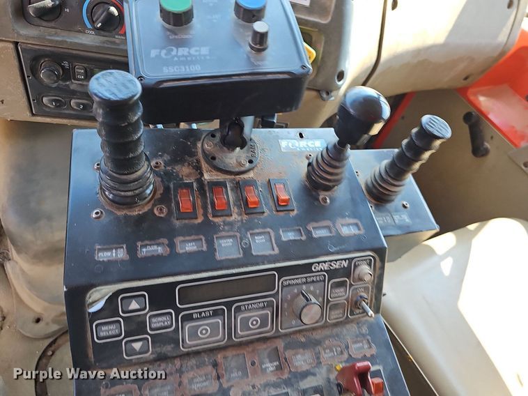 image for item DN8582 2001 Sterling LT7500  dump truck