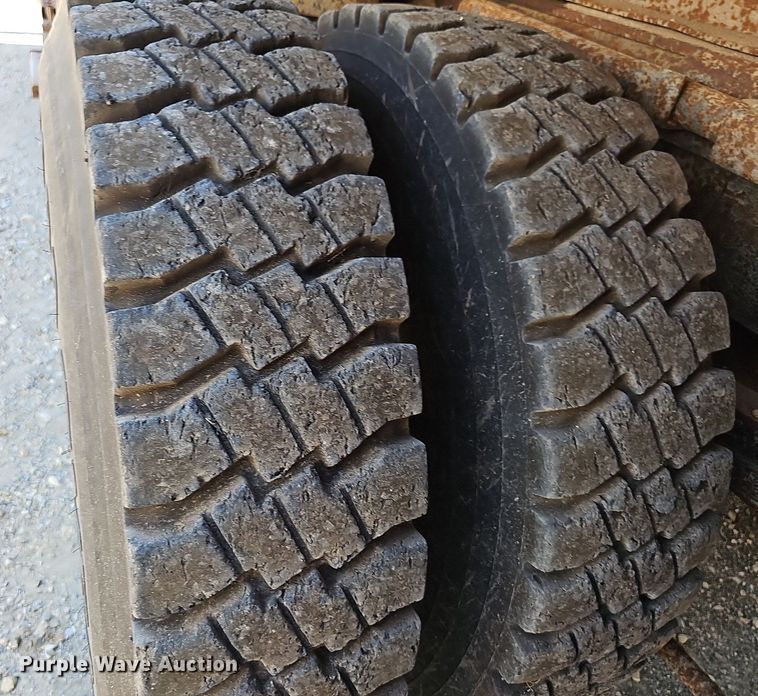 image for item DN8582 2001 Sterling LT7500  dump truck