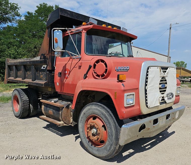 image for item DN8583 1995 Ford L8000  dump truck