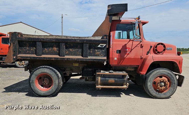 image for item DN8583 1995 Ford L8000  dump truck