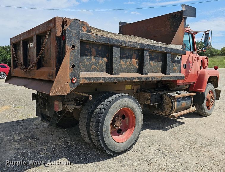 image for item DN8583 1995 Ford L8000  dump truck