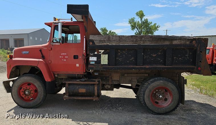 image for item DN8583 1995 Ford L8000  dump truck