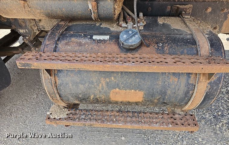 image for item DN8583 1995 Ford L8000  dump truck