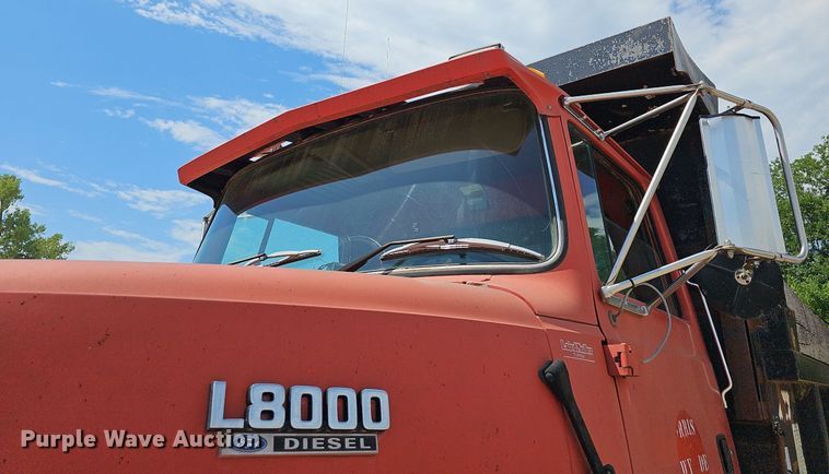 image for item DN8583 1995 Ford L8000  dump truck
